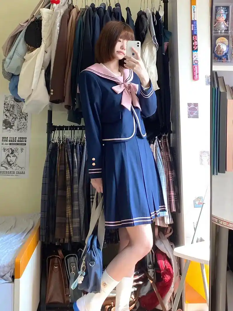 超有动漫感的绀粉配色!#jk制服 #jk日常 #秋冬穿搭 # - 抖音
