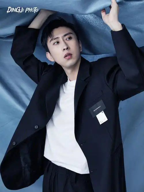 超高颜值时尚男士写真出镜明星蒋易