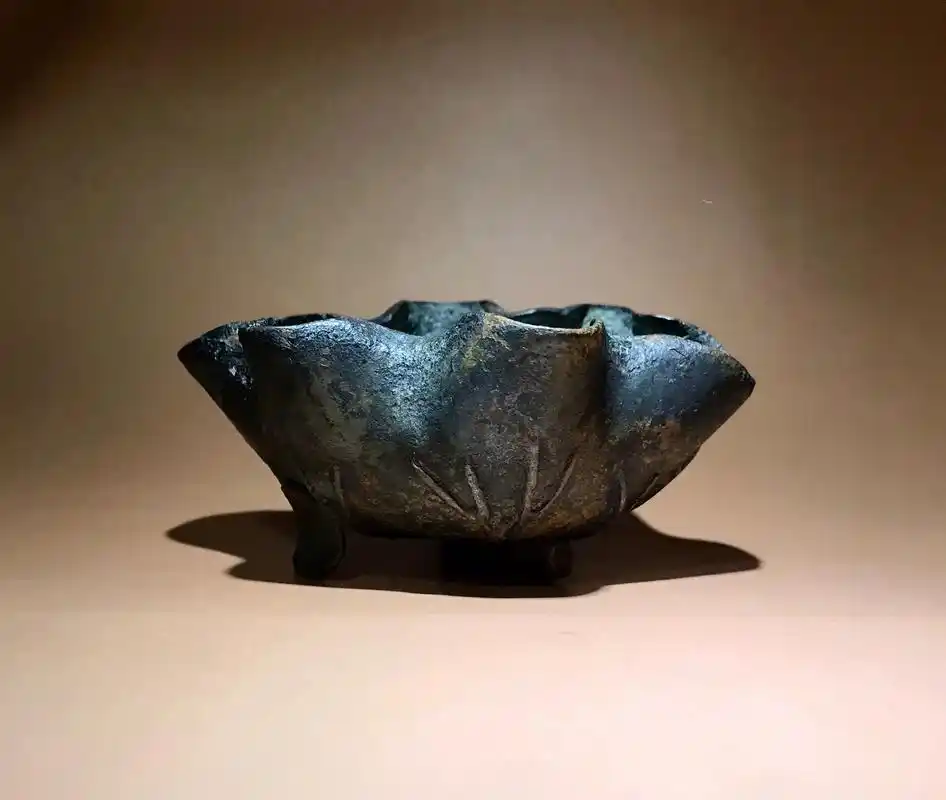 明代铜莲花水丞,长8.5厘米,高3.5厘米,仿生的很到位#古 - 抖音