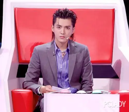 吴亦凡颜高人胆大油头胡渣刷新颜值底线