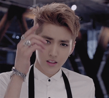 吴亦凡被判13年,偷逃税被罚6亿,从顶流明星到阶下囚,人生如戏