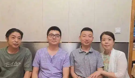 郭威也有调皮的一面!和舅舅一起出游,做出撒娇卖萌举动