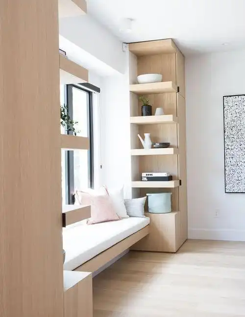 聪明人围着窗户打柜子,收纳多了,还能白赚了一个假飘窗做休闲!