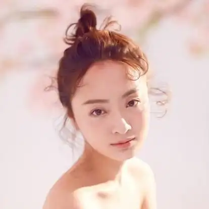 孙铱,出生于四川成都,中国内地女演员,就读于北京电影学院.