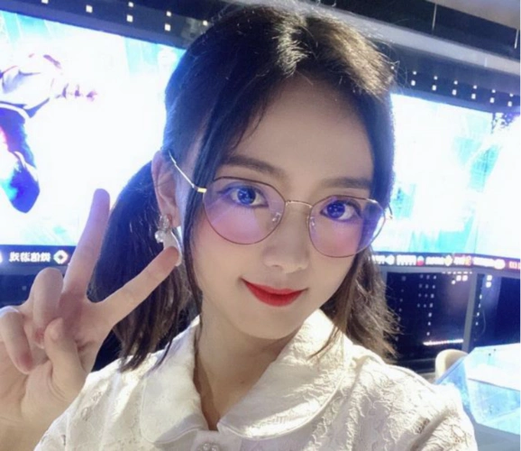 kpl灵儿采访被群嘲三天不敢发动态粉丝灵教练在决定首发