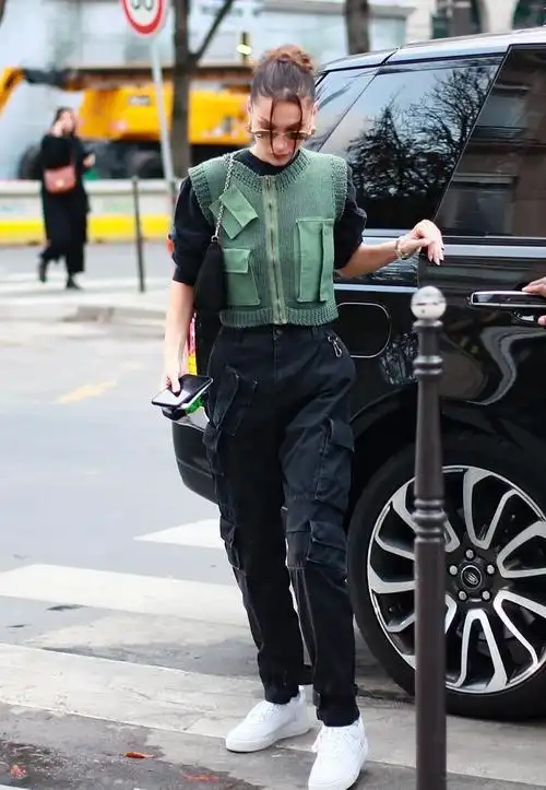 春季想当潇洒姐姐,换条工装裤就够了,显瘦不说气场还挺足的