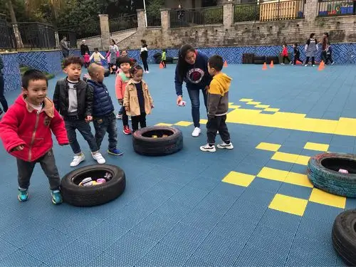 嘟嘟妈妈来助教——晨间活动《扔沙包》观九幼中二班家长助教 - 美篇