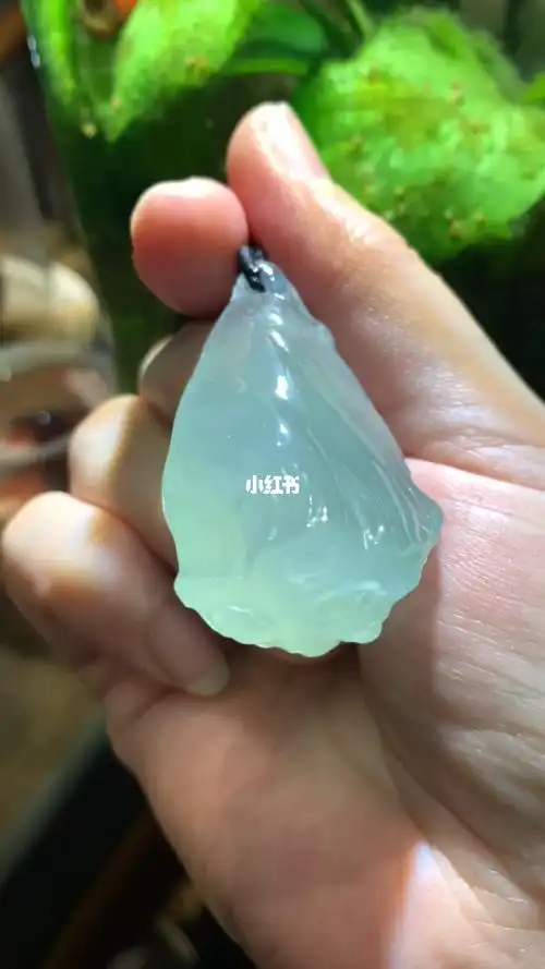 随形儿大莲蓬翡翠吊坠