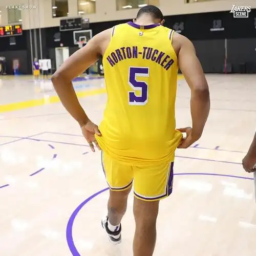 曾黑詹姆斯母亲 16块钱的东西也偷 湖人新秀塔克身高臂展很奇怪