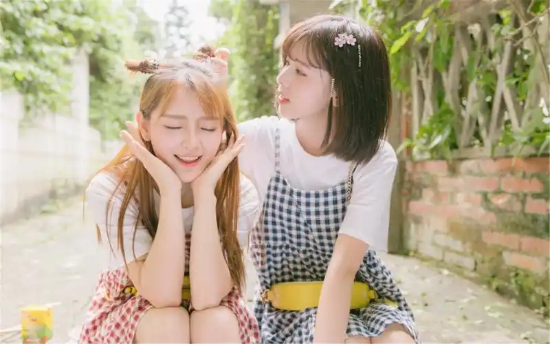 好闺蜜清新户外写真高清电脑桌面壁纸下载