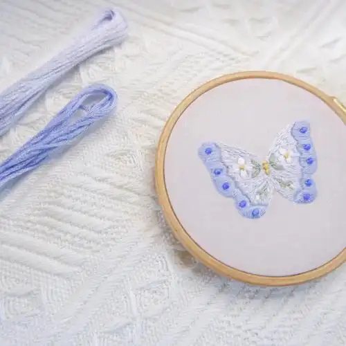 刺绣蓝蝴蝶