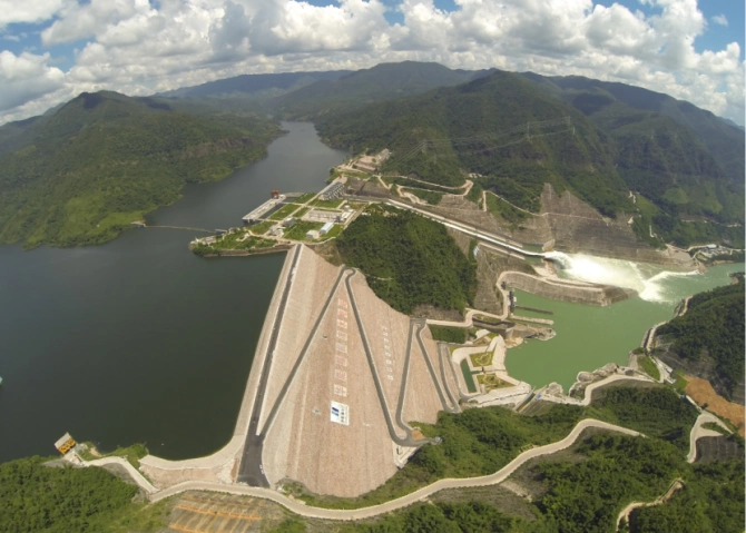 5m,为中国最高(世界第三)土石坝,各类坝型坝高总排名世界第八,堆石坝