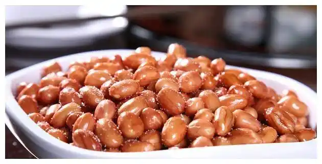 这才是油酥花生米的正确做法,酥脆可口