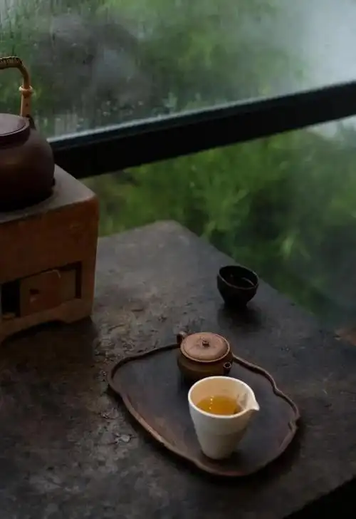 下雨天泡茶香气不足?试试这种泡法,享受听雨品茗的浪漫