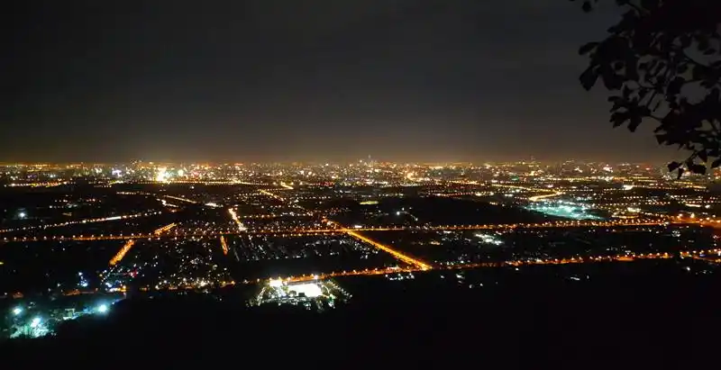 周末1日香山夜爬户外经典夜爬の香山鬼笑石西山俯瞰北京醉美夜色