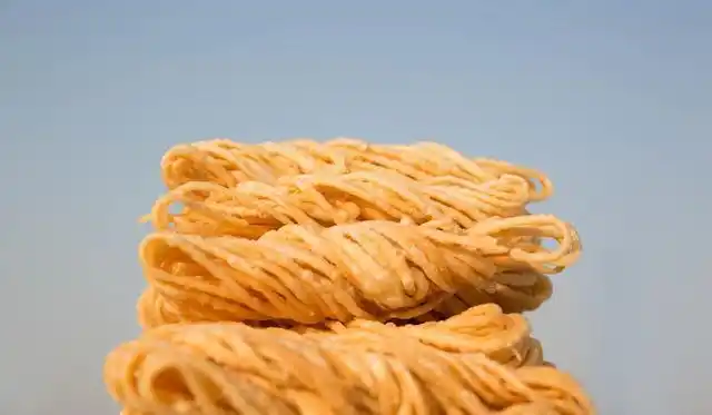 舌尖上的临沂美味小吃馓子酥脆生香一吃能吃一大把