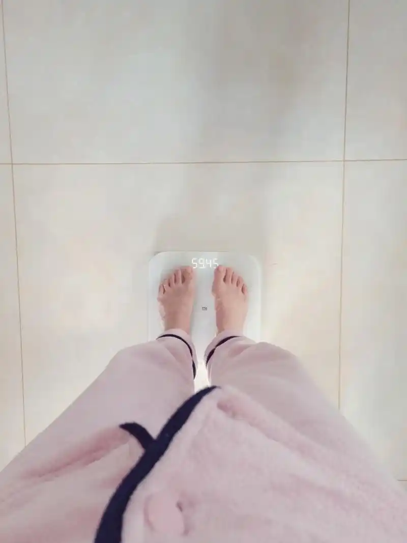 两个月没有称体重,用鸵鸟的方式在欺骗自己,以为不称,就还是105斤