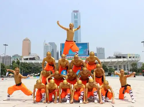 广州街头惊现十八铜人!!你造吗? - 导购 -广州乐居网