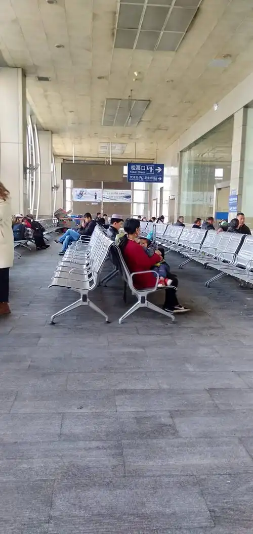 兰州火车站第二候车室.