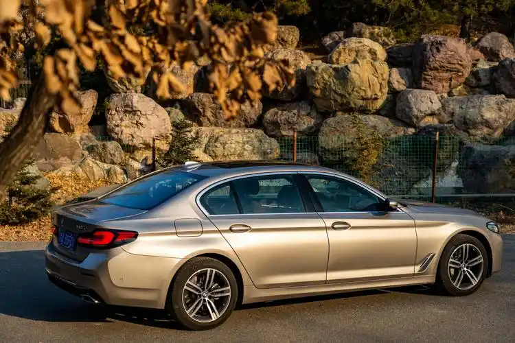 2021款宝马5系图片及报价(2021宝马5系新款图片价格525)