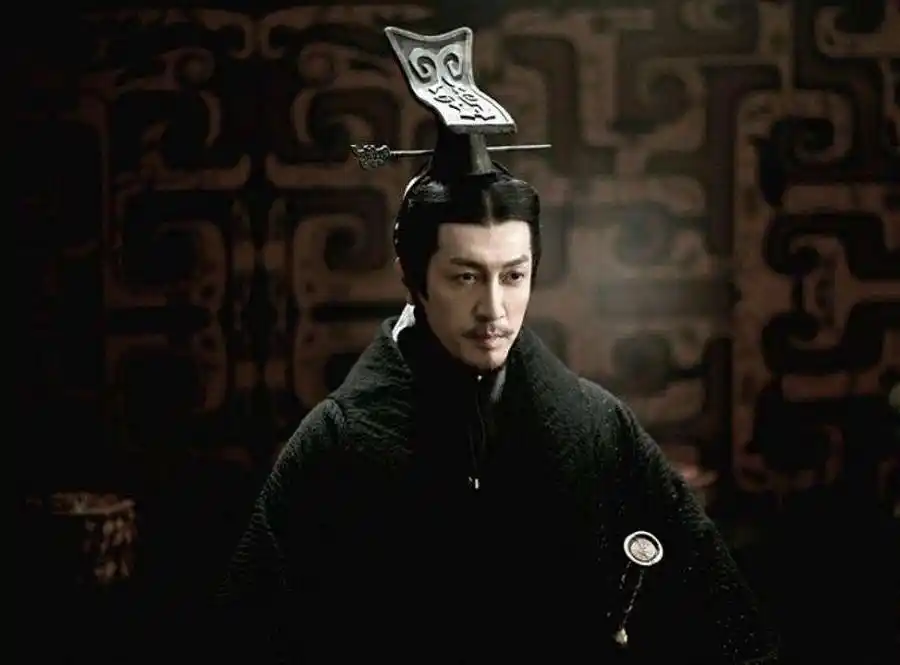 《大秦赋》:嫪毐私通赵姬还生了两个儿子,嬴政是如何处置他的?