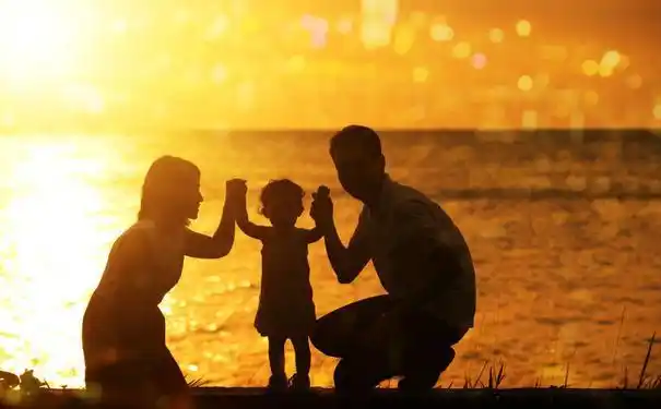 父母陪伴孩子的句子唯美短句,与儿子在一起的句子?-语录网