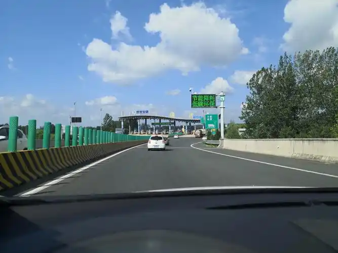 阳光明媚,准备上高速,我们走长深高速一直南下