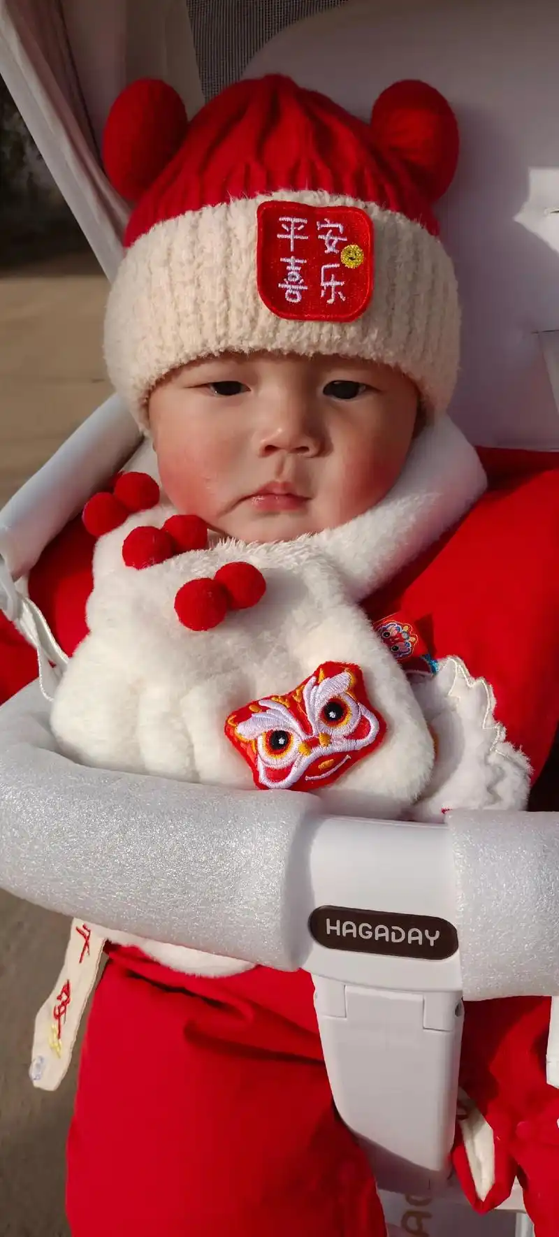 这萌宝圆圆的头,嘟嘟的嘴巴,红红的苹果脸,鼓鼓的下巴,胖乎乎 - 抖音