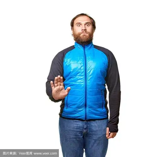 白色背景下的矮胖男人