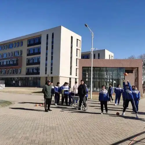 以测促练备战中考晋中市经纬中学初三年级开展体育测试活动