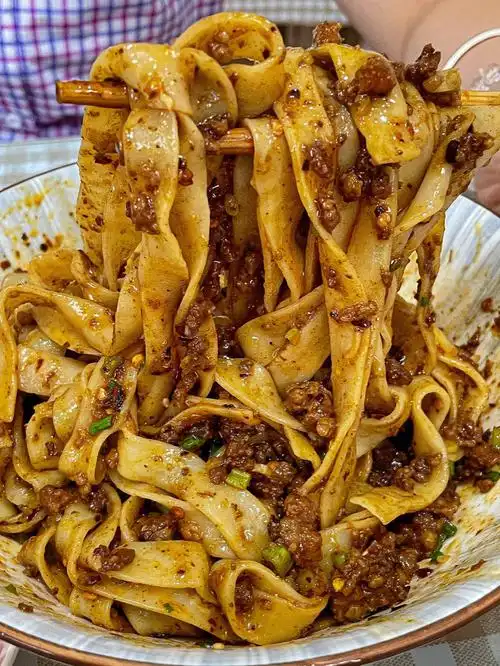 关于我在成都吃的坠好吃的一碗面05香晕