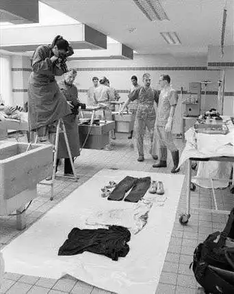 实拍法医解剖室解剖尸体的真实场面:被解剖出来的人体器官!