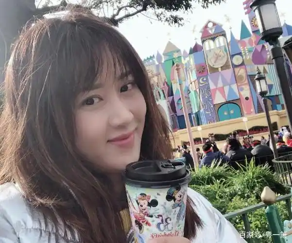 《外来媳妇本地郎》中的华女扮演者黄晓华,剧中她将成为康家媳妇