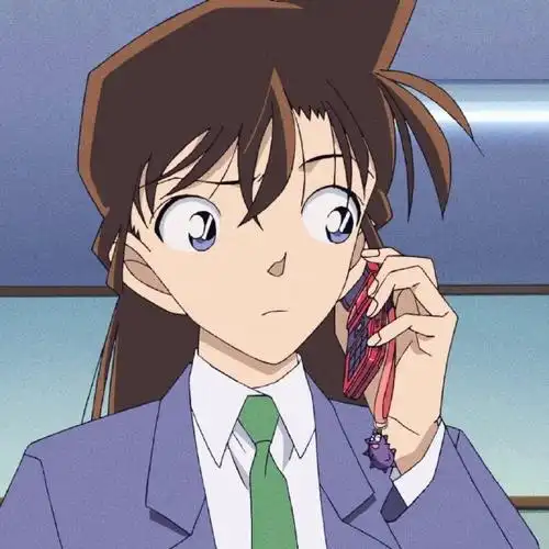 名侦探柯南##毛利兰#自截头像:给新一打电话的兰酱