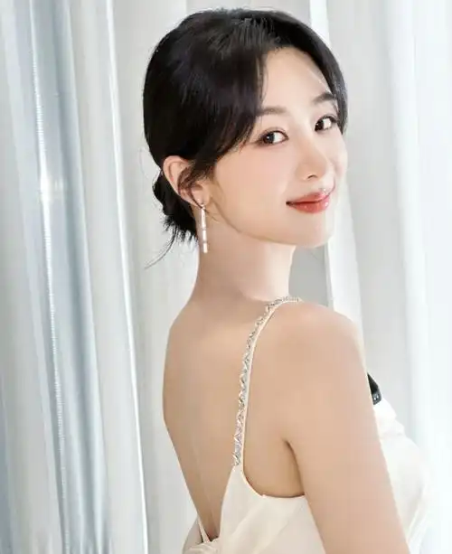 网传三大流量合作新剧:赵露思和杨紫双女主,与王一博平番_腾讯新闻