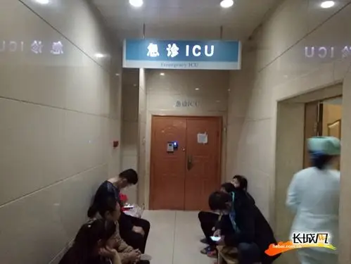 河北医科大学第二医院急诊大楼icu病房门口.长城网 苏凯 摄