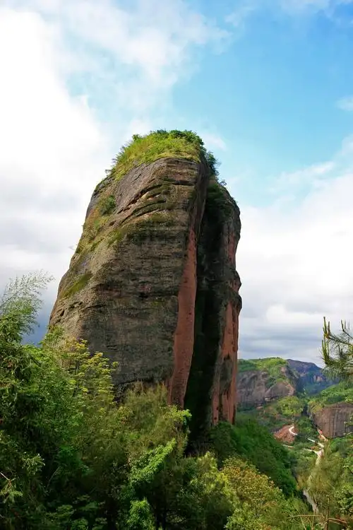 五律.登翠微峰(孤雁出群格)