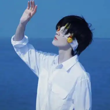 ins蓝色系伤感孤独但是温柔干净的真人男头图片-男生头像