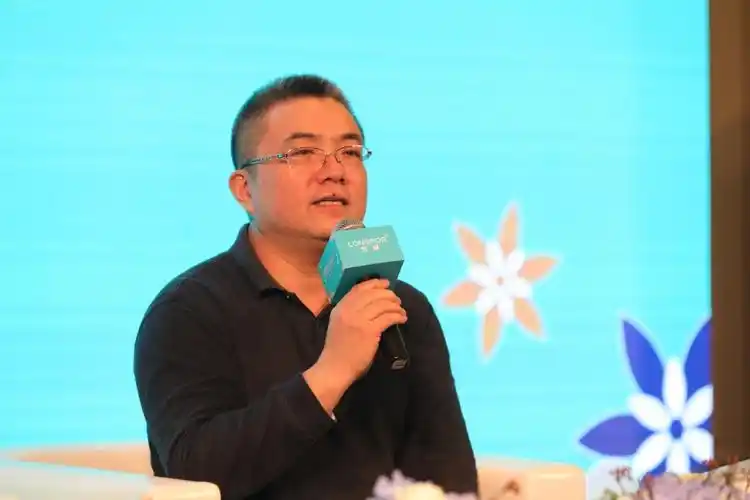 龙湖集团首席执行官邵明晓表示龙湖将继续深耕一二线城市,落实"空间即