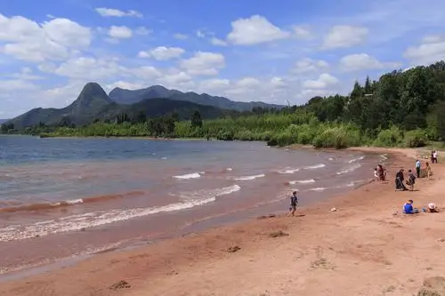 后来在网上看到抚仙湖红沙滩的照片, 感觉很漂亮, 于是我决定再去拍