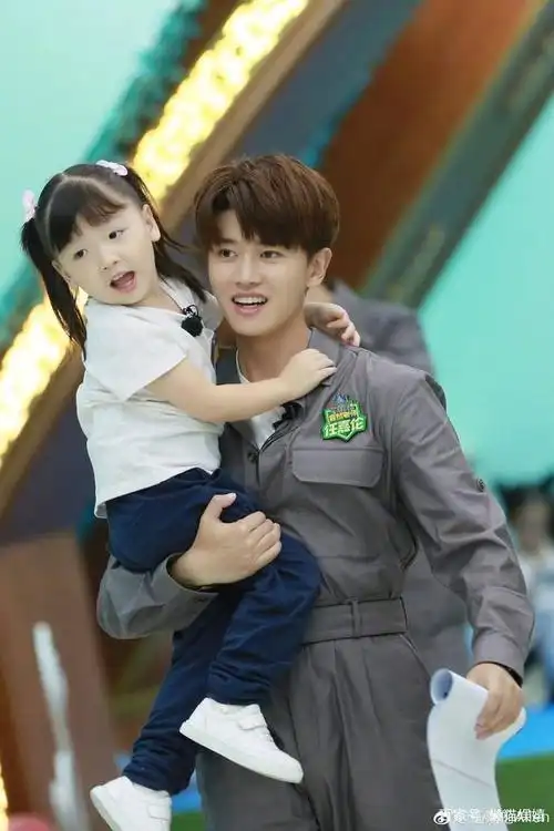 任嘉伦!带孩子的你太可啦!