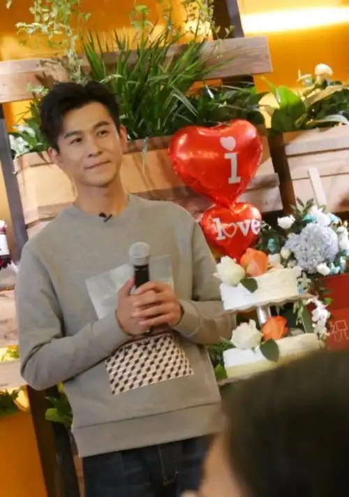 乔振宇晒照感叹路人镜头下的乔振宇生图曝光