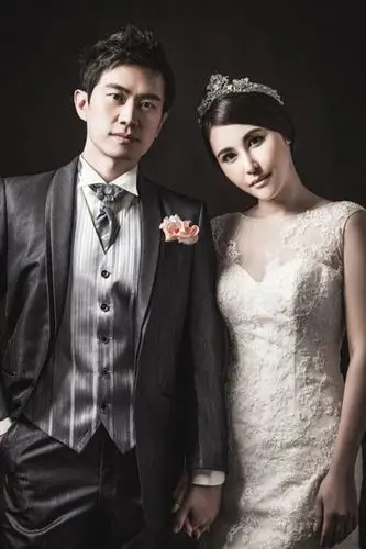 亿万千金穆熙妍出嫁 奢华唯美婚纱照