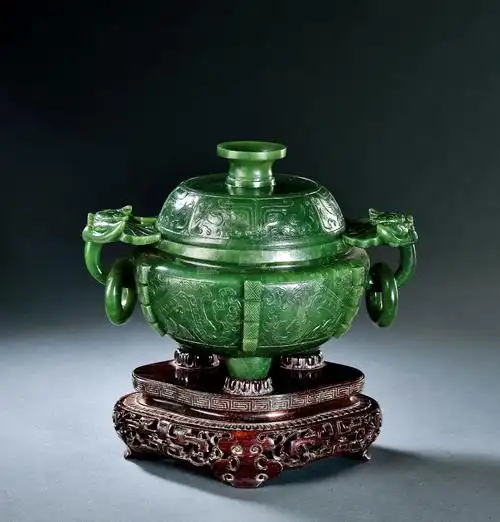 清乾隆 碧玉饕餮纹兽耳衔环出戟炉