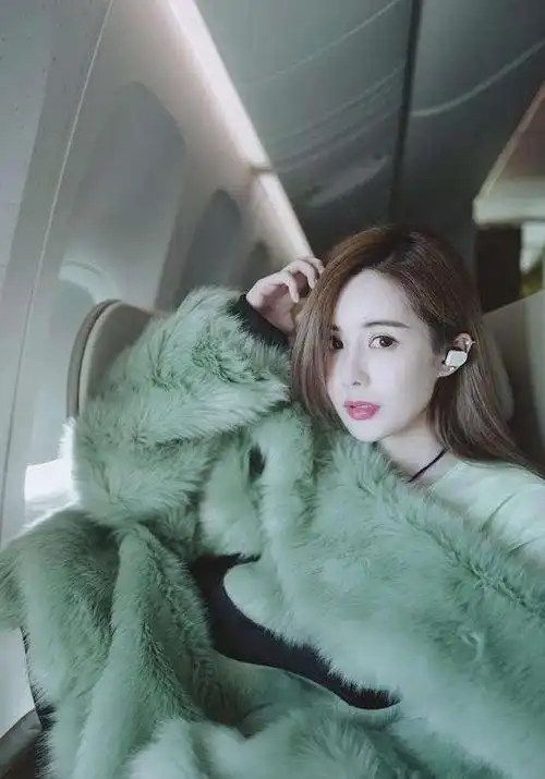 携子上位失败网传获九亿分手费的网红韦雪现如今过得怎么样