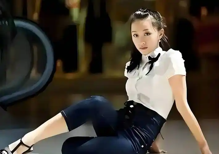 赵本山最美女徒弟,戏里土里土气,戏外美得认不出