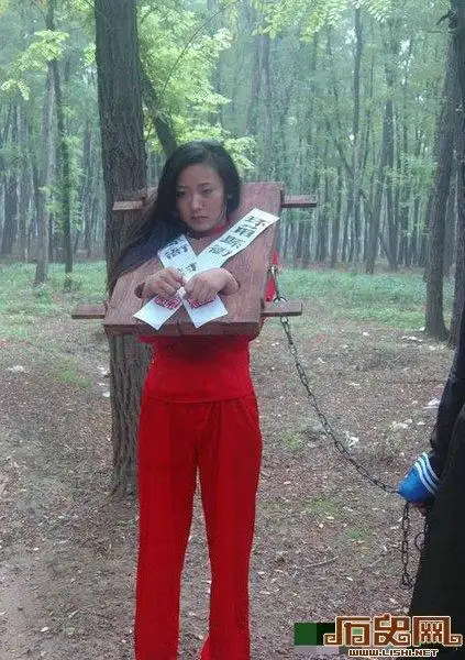 多图实拍古代红艳女囚犯刑场处决斩首场面