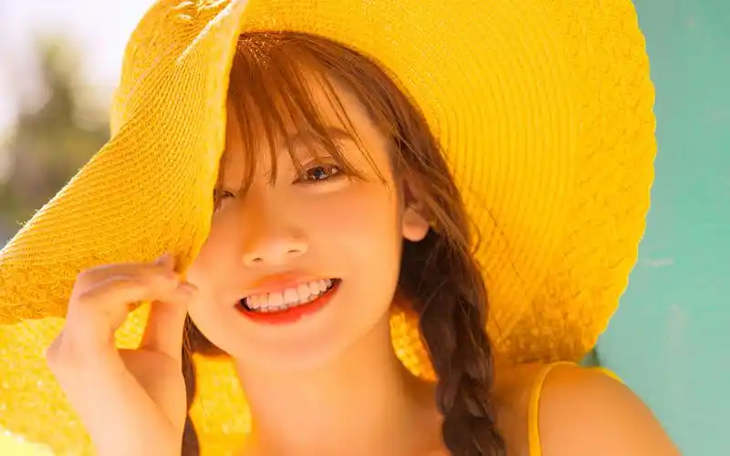 可爱甜美少女唯美高清桌面壁纸