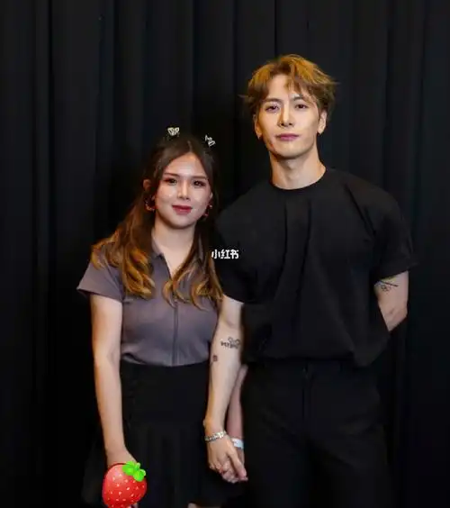 9890王嘉尔粉丝见面会合照78156997