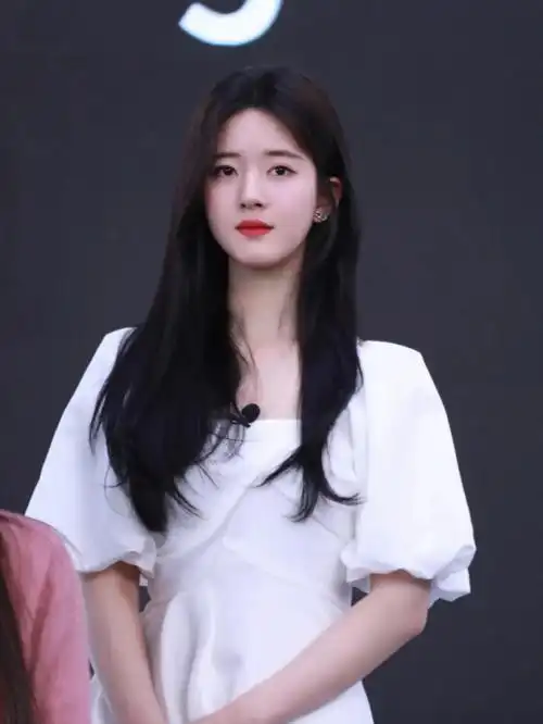 赵露思时尚大片被嘲油腻,生日宴会被质疑割韭菜,粉丝驳斥无脑黑_腾讯